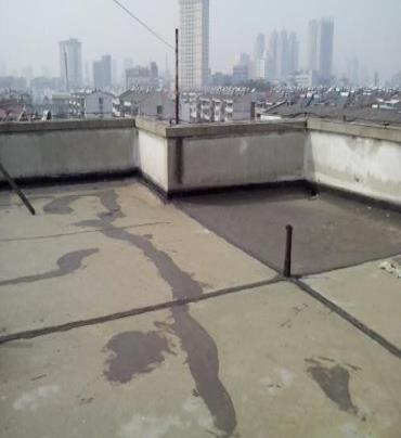 科尔沁右翼前漏水维修 楼顶漏水是什么原因，楼顶漏水维修方法是什么?